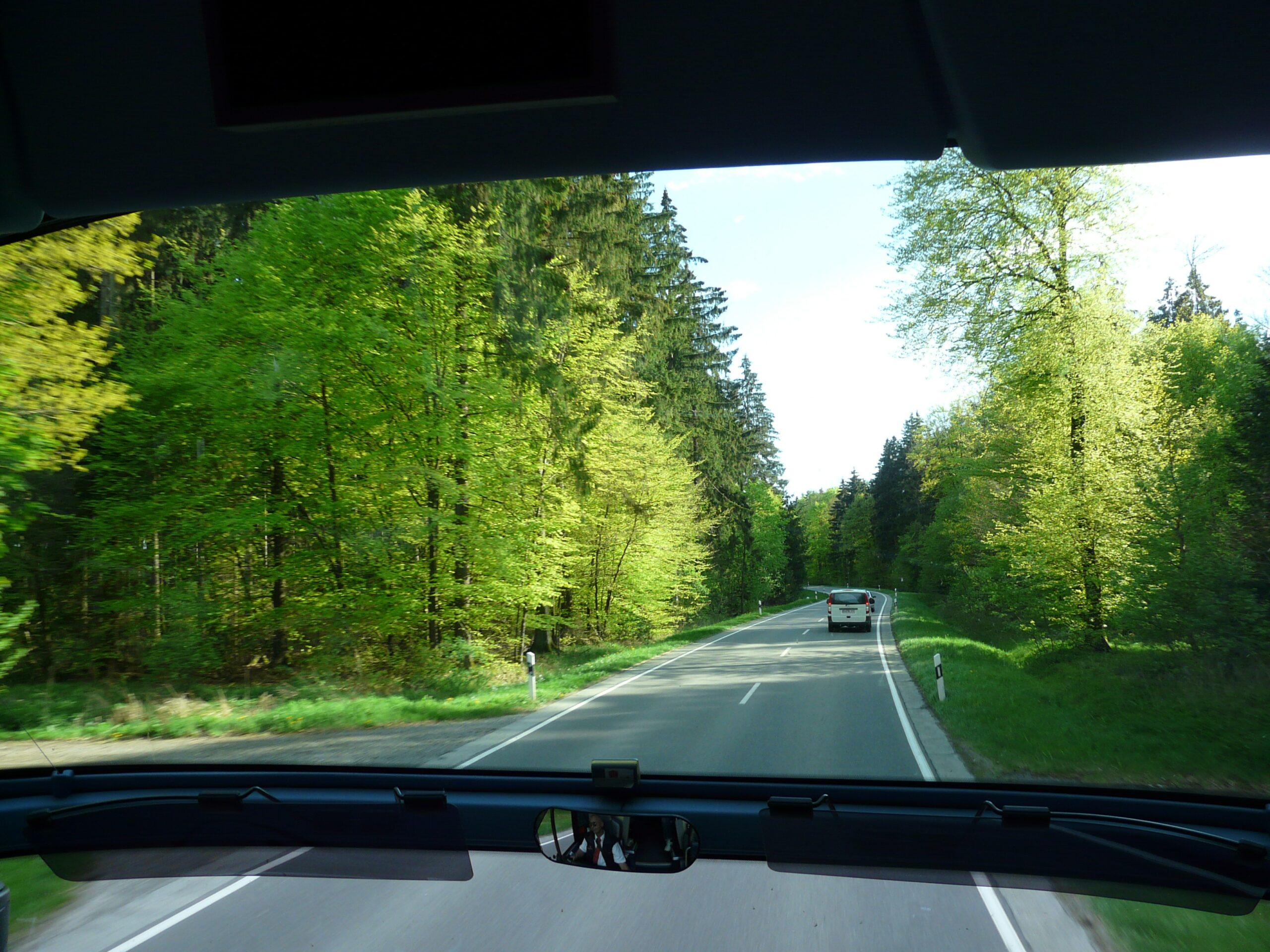 Route vue à travers le pare-brise, trajet depuis la Belgique vers Lille